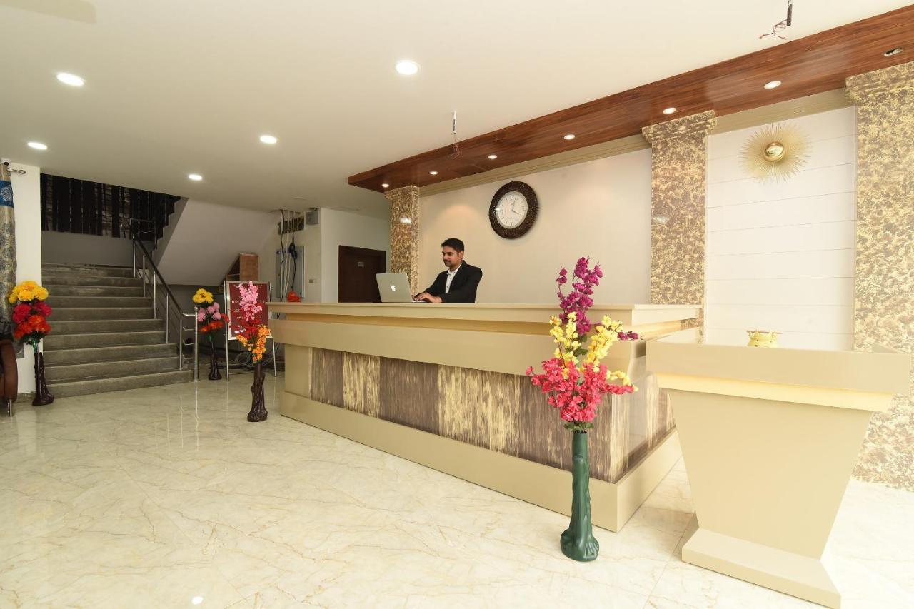 Capital O 13310 Noida Suites מראה חיצוני תמונה