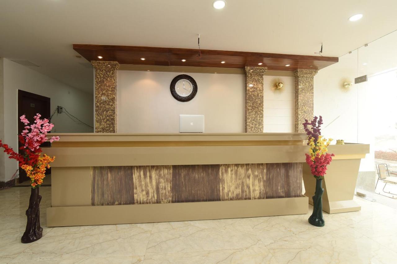 Capital O 13310 Noida Suites מראה חיצוני תמונה