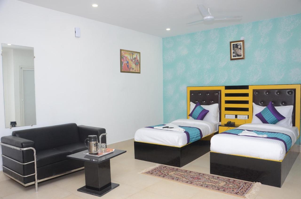 Capital O 13310 Noida Suites מראה חיצוני תמונה